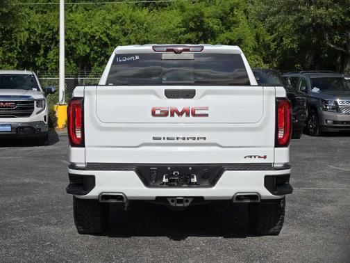 Summit White 2022 GMC Sierra 1500 Limited AT4