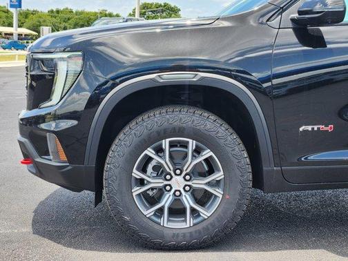 2025 GMC Acadia AT4