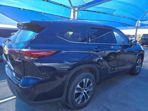 2022 Toyota Highlander Hybrid XLE