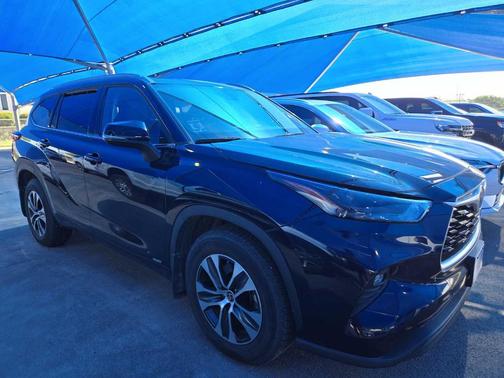 2022 Toyota Highlander Hybrid XLE