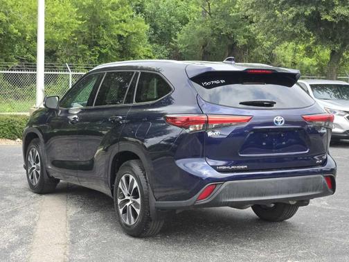 2022 Toyota Highlander Hybrid XLE