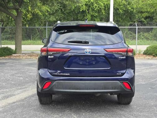 2022 Toyota Highlander Hybrid XLE