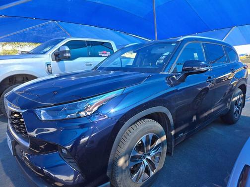 2022 Toyota Highlander Hybrid XLE
