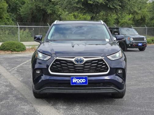 2022 Toyota Highlander Hybrid XLE