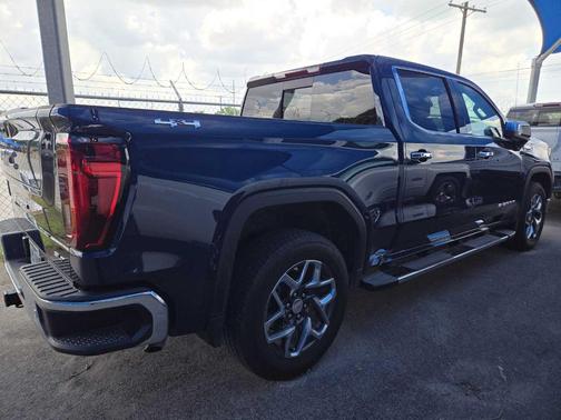 Pacific Blue Metallic 2023 GMC Sierra 1500 SLT