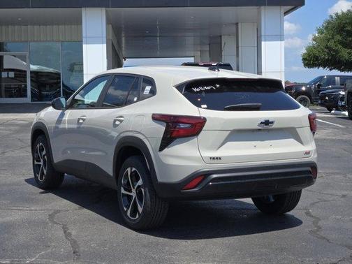 White Sand 2026 Chevrolet Trax 1RS