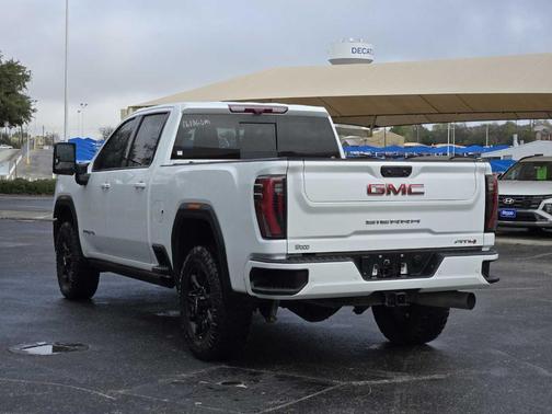 2024 GMC Sierra 2500 AT4