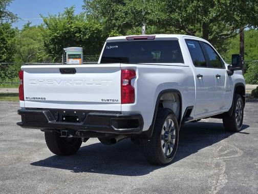 Summit White 2024 Chevrolet Silverado 2500 Custom
