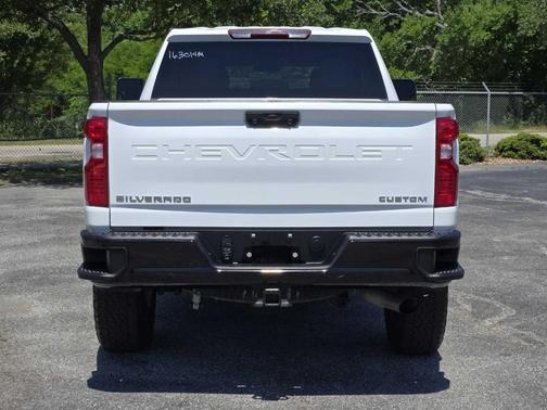Summit White 2024 Chevrolet Silverado 2500 Custom