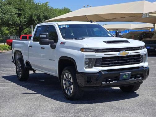 Summit White 2024 Chevrolet Silverado 2500 Custom