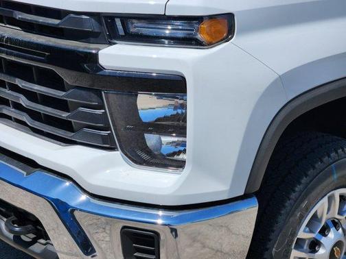 Summit White 2026 Chevrolet Silverado 2500 WT
