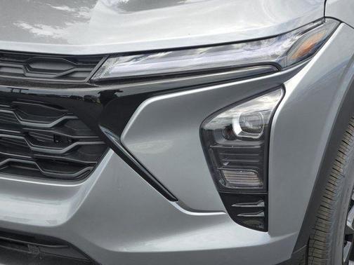 Sterling Gray Metallic 2026 Chevrolet Trax LT