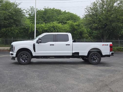 Oxford White 2024 Ford F-250 XL