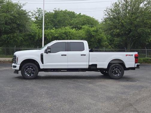 Oxford White 2024 Ford F-250 XL