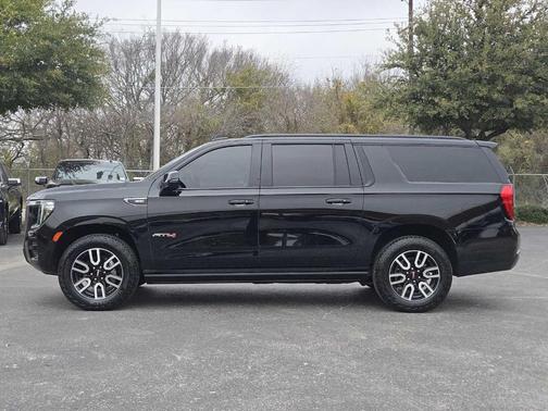 2023 GMC Yukon XL AT4