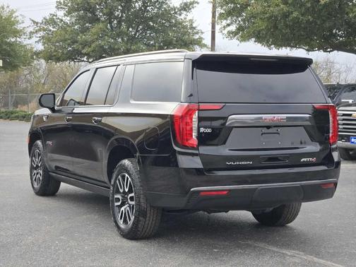 2023 GMC Yukon XL AT4