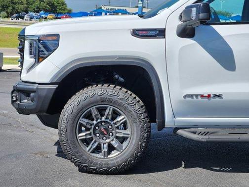 2025 GMC Sierra 1500 AT4X