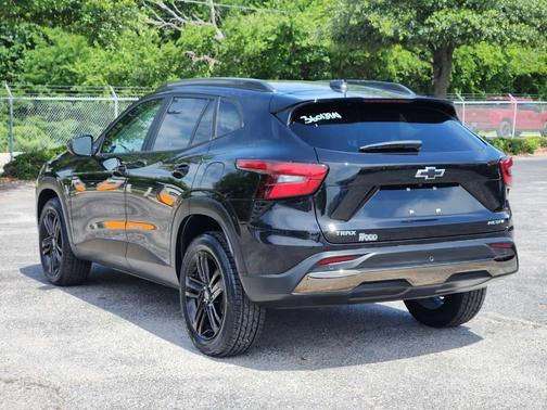 Mosaic Black Metallic 2025 Chevrolet Trax ACTIV