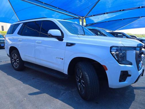 Summit White 2024 GMC Yukon AT4