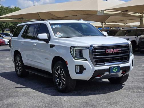 Summit White 2024 GMC Yukon AT4