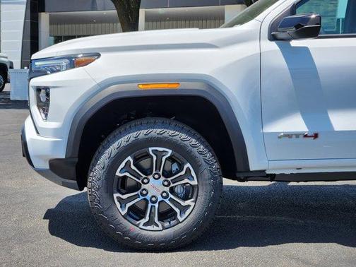 2025 GMC Canyon AT4