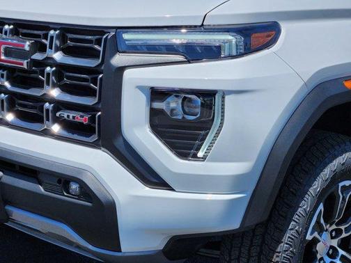 2025 GMC Canyon AT4