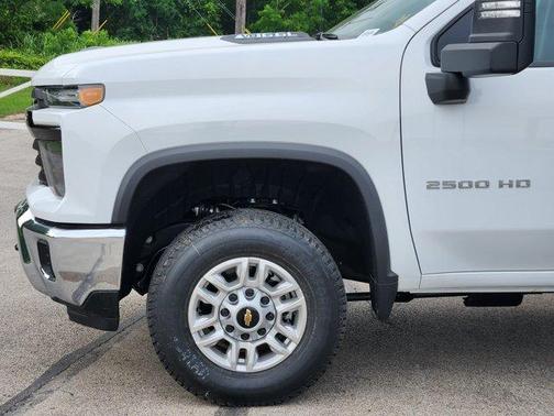 Summit White 2026 Chevrolet Silverado 2500 WT