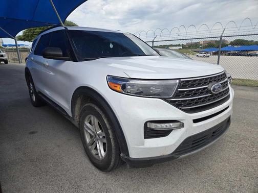 Oxford White 2023 Ford Explorer XLT