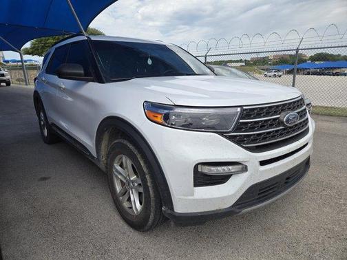 Oxford White 2023 Ford Explorer XLT