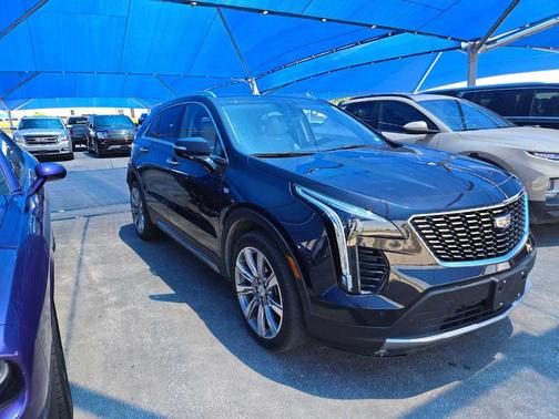 2023 Cadillac XT4 Premium Luxury