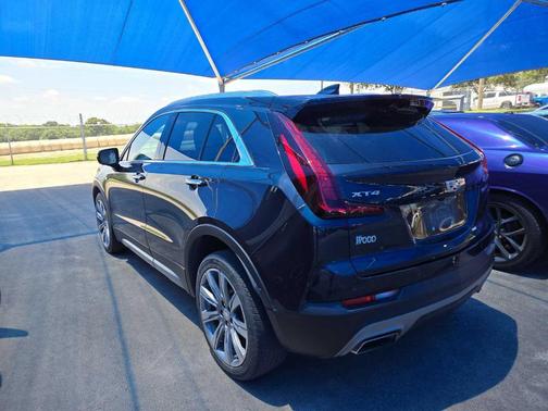 2023 Cadillac XT4 Premium Luxury