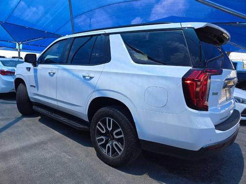 Summit White 2024 GMC Yukon AT4