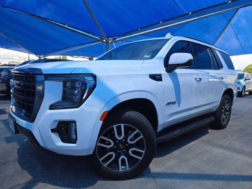 Summit White 2024 GMC Yukon AT4