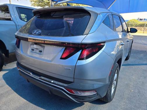 Shimmering Silver 2022 Hyundai TUCSON SE