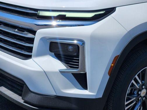 Summit White 2026 Chevrolet Traverse LT