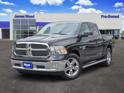 Brilliant Black Crystal Pearlcoat 2019 RAM 1500 Classic Lone Star