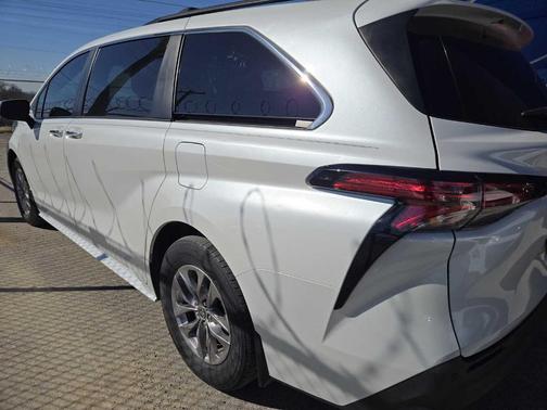 2022 Toyota Sienna XLE