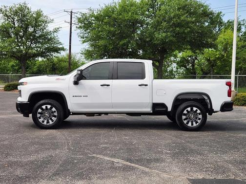 2024 Chevrolet Silverado 2500 Custom