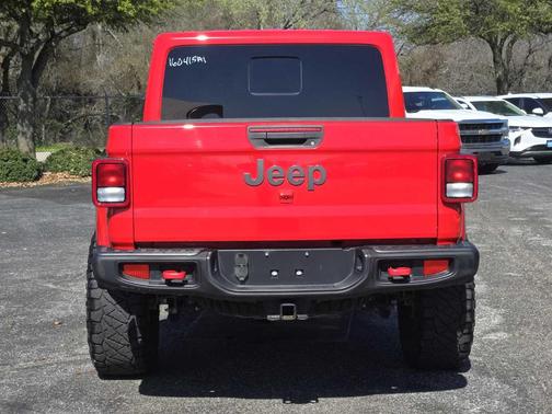 Firecracker Red Clearcoat 2022 Jeep Gladiator Rubicon