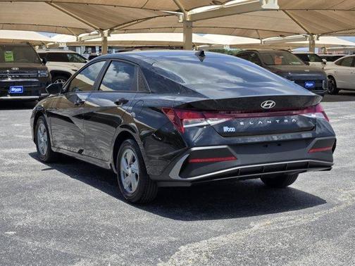 Black 2026 Hyundai ELANTRA SE