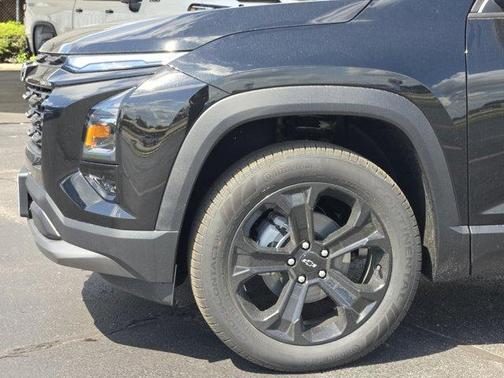 Mosaic Black Metallic 2026 Chevrolet Equinox LT