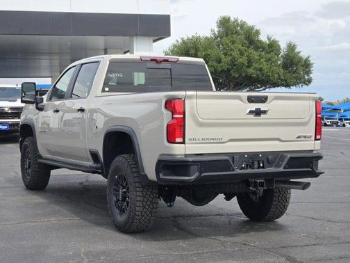 White Sand 2026 Chevrolet Silverado 2500 ZR2