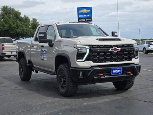 White Sand 2026 Chevrolet Silverado 2500 ZR2