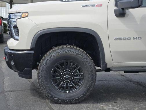 White Sand 2026 Chevrolet Silverado 2500 ZR2