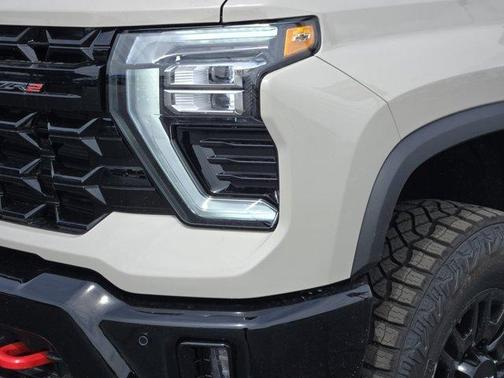 White Sand 2026 Chevrolet Silverado 2500 ZR2
