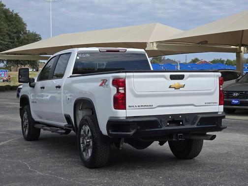 2024 Chevrolet Silverado 2500 Custom