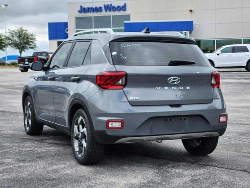 2022 Hyundai VENUE SEL
