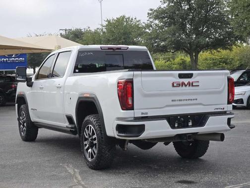 2022 GMC Sierra 2500 AT4