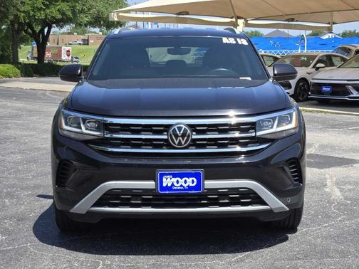 Deep Black Pearl Effect 2021 Volkswagen Atlas Cross Sport 2.0T SE w/Technology