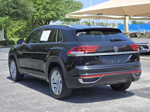 Deep Black Pearl Effect 2021 Volkswagen Atlas Cross Sport 2.0T SE w/Technology